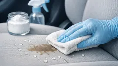 Näin poistat tahrat auton tekstiilipenkeistä kotikonstein – etikka, sooda ja oikea kuivaus