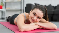 Keho käynnistyy kuin uudelleen: helppo liike, joka vahvistaa selkää ja pakaroita