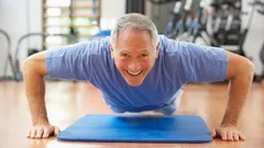 Jos pystyt tekemään näin monta punnerrusta 55 ikävuoden jälkeen, käsivoimasi on hämmästyttävä