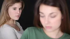 Näin tunnistat kateuden sekunneissa: merkit, joita ihmiset eivät pysty hallitsemaan