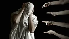 Kaksimieliset kehut: 10 fraasia, joilla halutaan oikeasti nöyryyttää