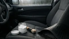 Auton tunkkainen haju pois: syyt, nopea korjaus ja ruokasoodan teho