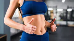 Litteä vatsa ilman kuntosalia ja laitteita: nämä 2 harjoitusta muokkaavat vartaloasi nopeasti