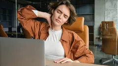 “Tietokonesyndrooma”: parhaat harjoitukset selän ja niskan kivun lievittämiseen